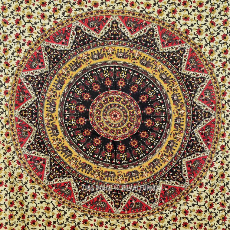 Beige And Red Kerala Star Mandala Wall Tapestry tout Mandala