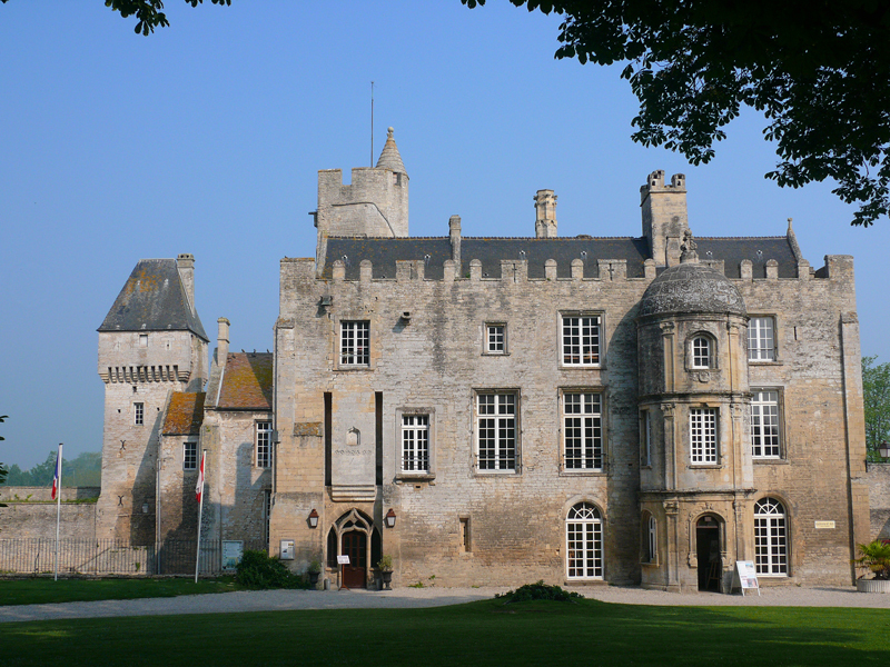 Château De Creully Fortified Castle - A Visit In Calvados avec Chateau Fort Description 