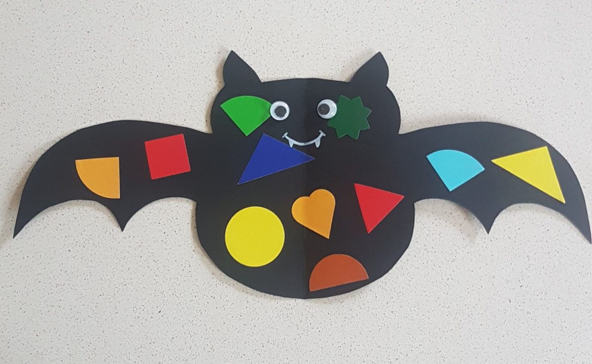 Chauve Souris Gommettes Fait Par Enfant De 2 Ans Et Demi # destiné Chauve Souris Pour Halloween