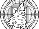 Coloriage Mandala Sapin De Noel Avec Des Etoiles Et Boules serapportantà Coloriage Boule De Noel