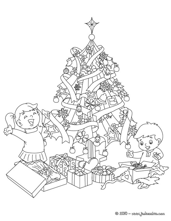 Coloriages Sapin De Noël Cadeaux Des Enfants À Colorier encequiconcerne Coloriage D Un Sapin De Noel 