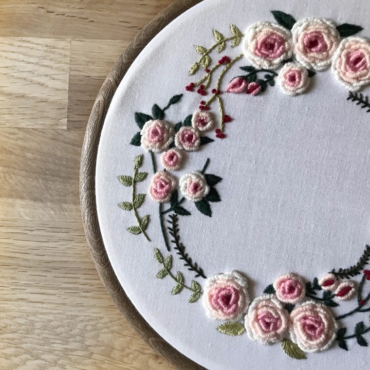 "Couronne De Printemps" – Modèle Broderie intérieur Modele Couronne