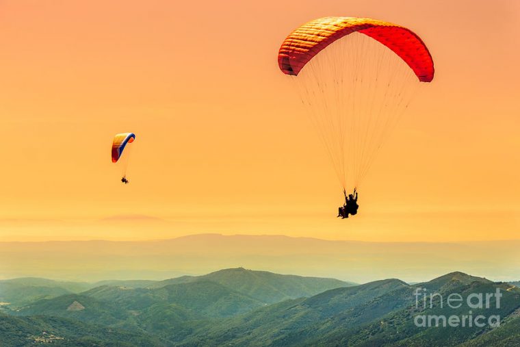 Duo Paragliding Flight Photograph By Aurelien Laforet à Laforet Print