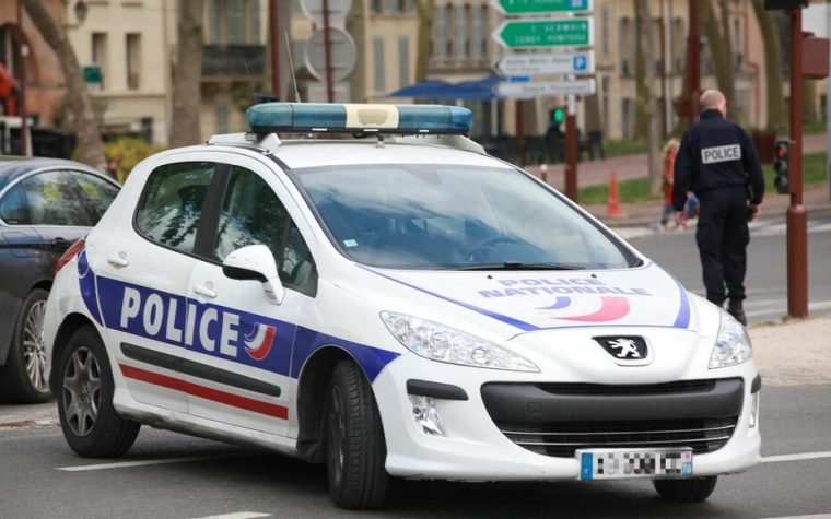 Evry-Courcouronnes : Une Patrouille De Police Percute Une à Jeux De Voiture De Policier