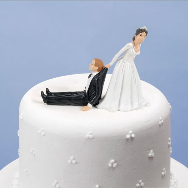 Figurines Pour Gâteau De Mariage - Marié Réticent À 19,99 à Gadget Mariage 