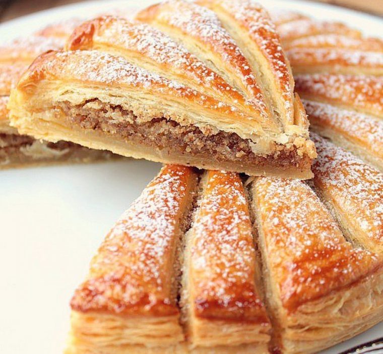 Galette Des Rois Au Kinder Bueno Au Thermomix – Gâteaux serapportantà Fete Galette Des Rois