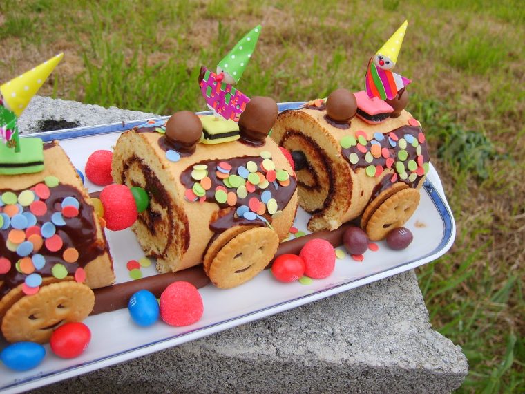 Gâteau Train!  Pour Les 2 Ans De Ma Petite Nièce intérieur Anniversaire Train