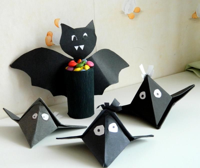 Halloween Decoration. Paper Bat And Paper Crows. Страната pour Deco Halloween Chauve Souris 