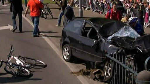 Holland – Car Crash At Dutch Queen Parade concernant Catch Attack 2009