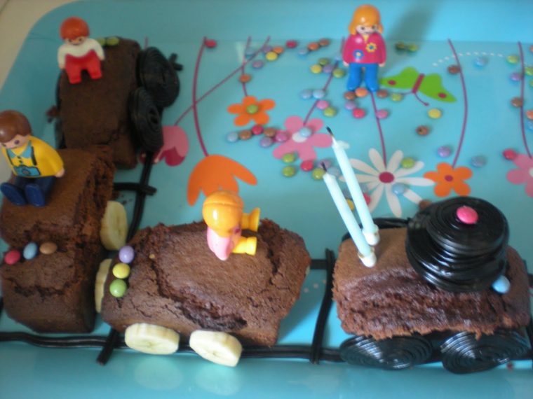 Jeux D'Enfants: Un Gâteau D'Anniversaire En Forme De Train destiné Anniversaire Train