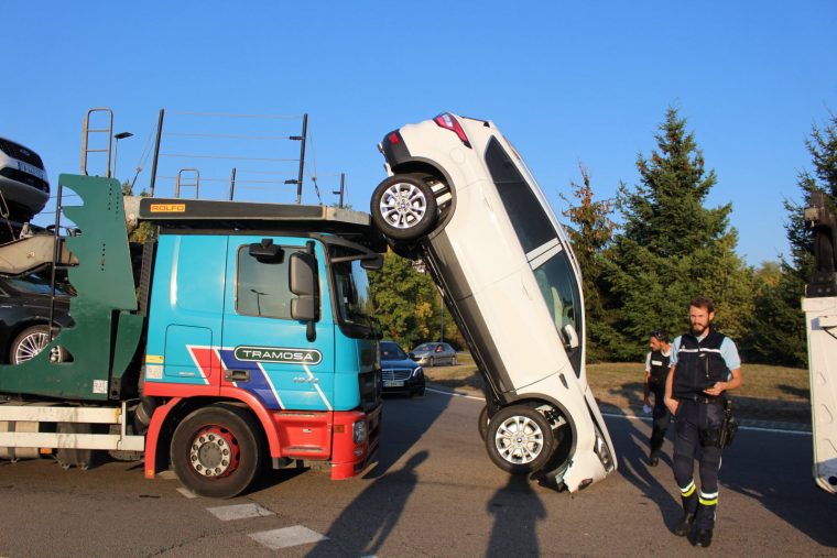 Jura. Choisey : Un Camion Perd L'Une Des Voitures De Son serapportantà Jeux De Camion De Transport De Voiture