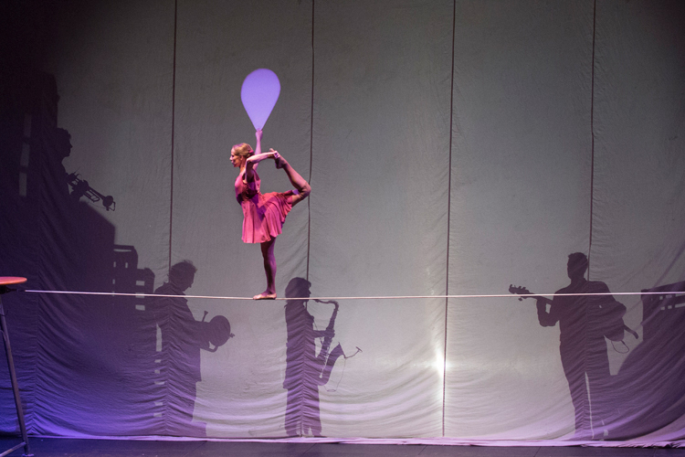 Le Cirque Plume : Tempus Fugit (Spectacle) - Gazelle À Paris dedans Image Sur Le Cirque