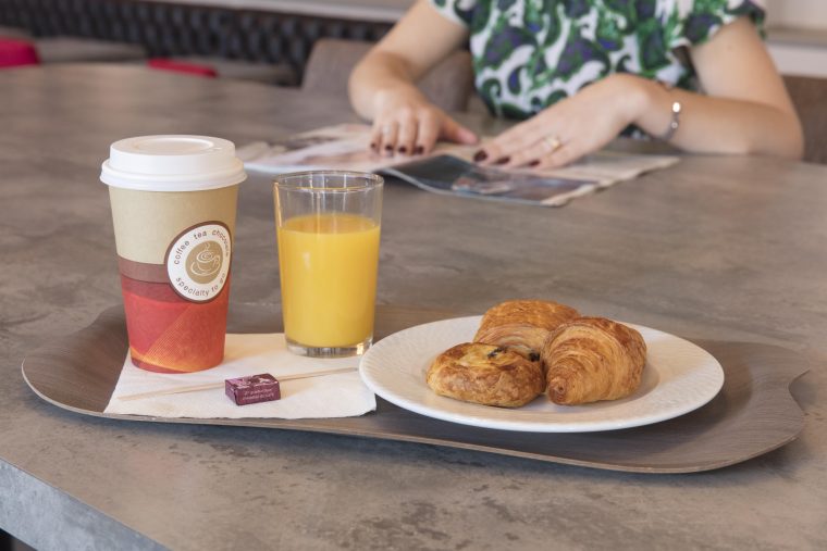 Le Petit Déjeuner De L'Hôtel intérieur Petit Dejeuner Image