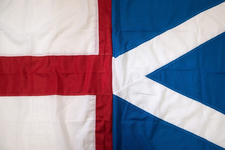 L'Ecosse Et L'Angleterre, Des Siècles D'Histoire avec Drapeau Anglais Et Américain