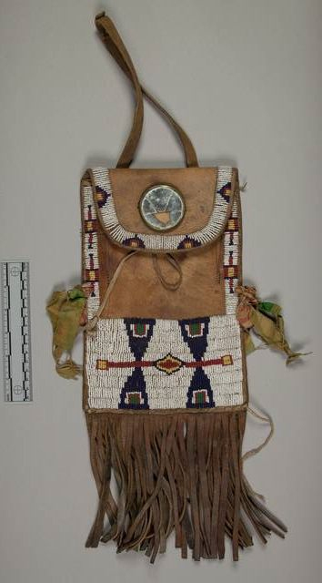 Les 58 Meilleures Images De Médecine Bags  Art Amérindien pour Objets Indiens