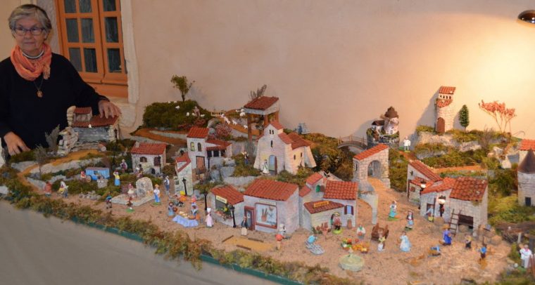 Mâcon. Un Magnifique Village De Noël À Admirer Aux Saints intérieur Image Village De Noel