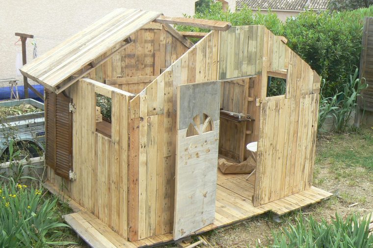 construire une cabane de jardin pour enfant