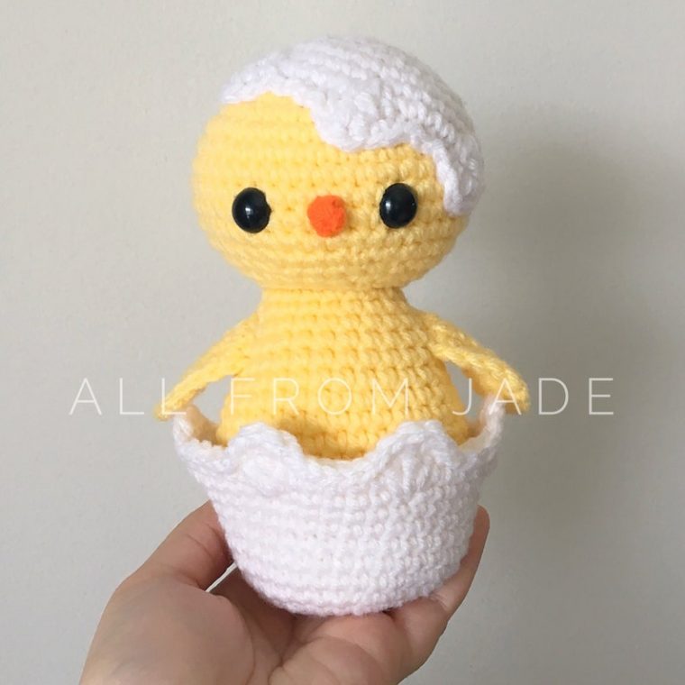 Patron Au Crochet : Charlie Le Poussin Disponible En serapportantà Poussin Anglais