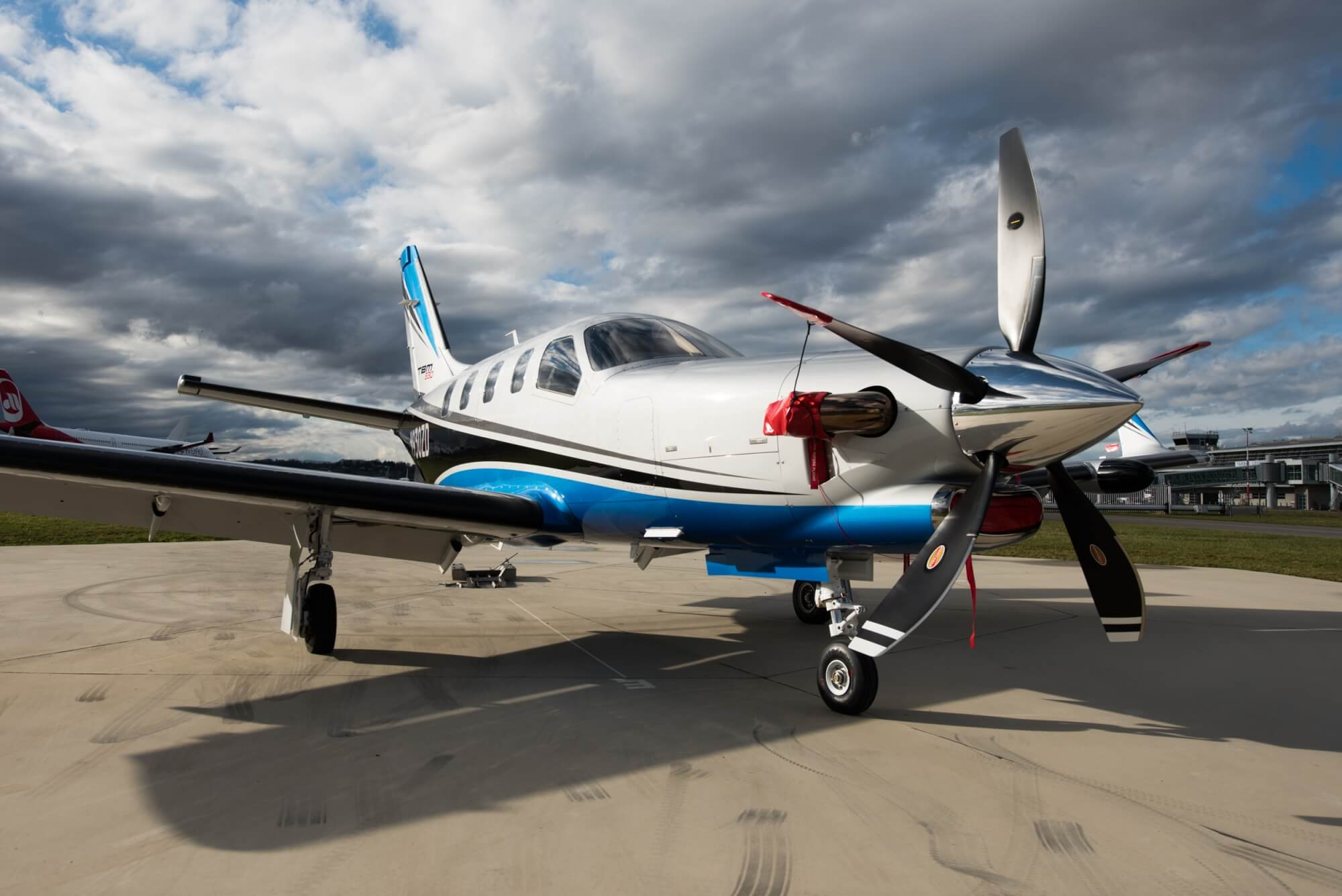 Rent A Daher-Socata Tbm 700 With L&amp;#039;Avion Privé. à Avions Planes 