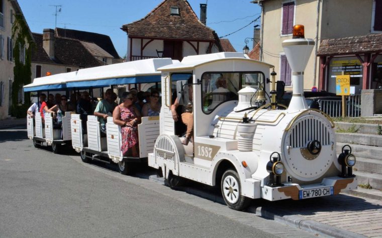 Salies-De-Béarn: Le Petit Train Touristique En Service à Toma Le Petit Train