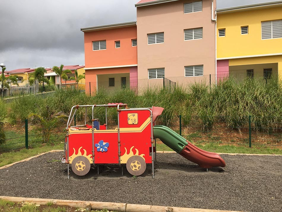 Structure De Jeu Camion De Pompier Avec Toboggan - Husson à Jeux De Pompier En Ligne 