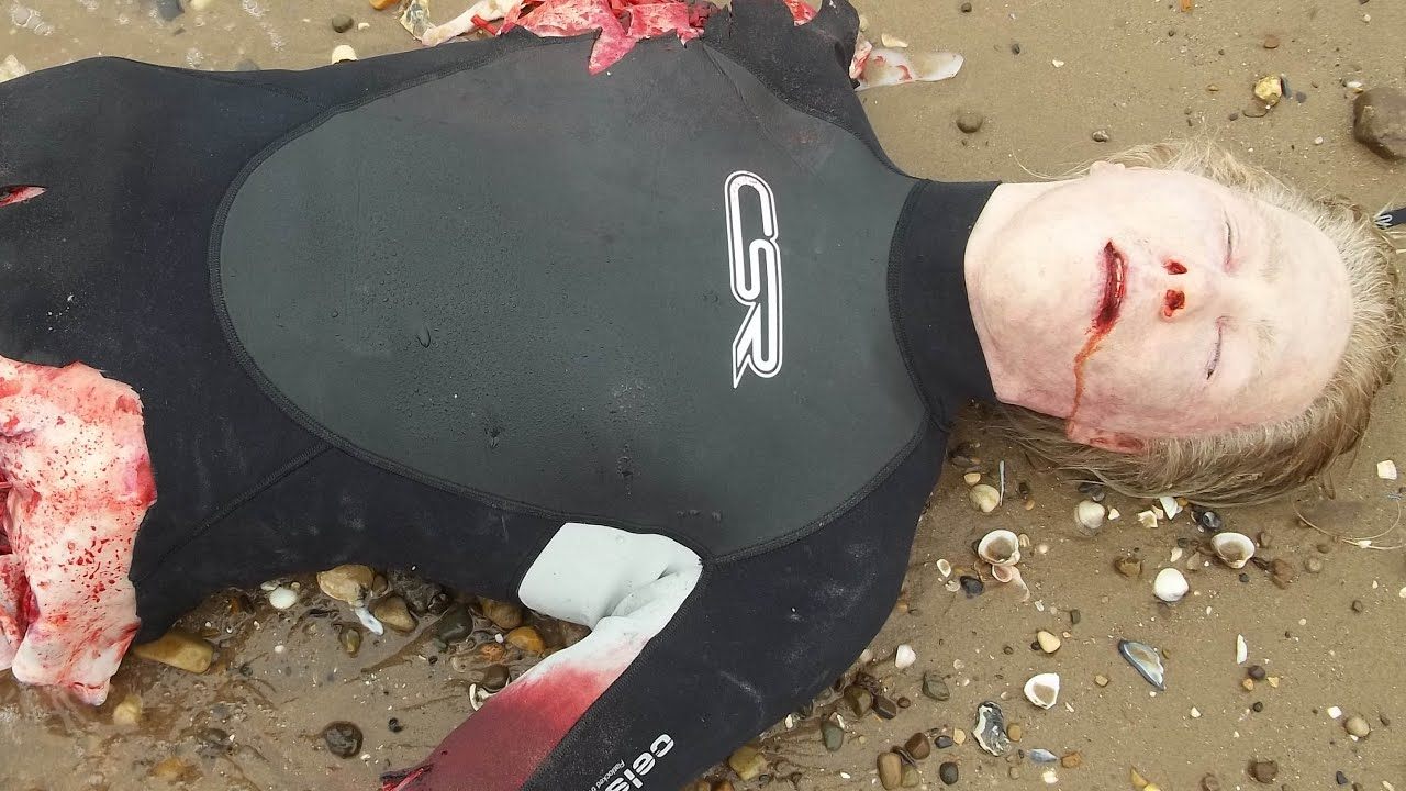 Surf Competition Shark Attack Caught On Camera - Victim encequiconcerne Catch Attak