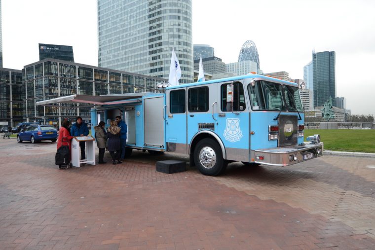 Un Camion De Pompiers Américain Pour Présenter Le tout Un Camion De Pompier