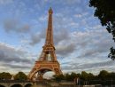 Un Éclair S'Abat Sur La Tour Eiffel, La Photo Fait Le Tour serapportantà Photo De La Tour Eiffel A Imprimer