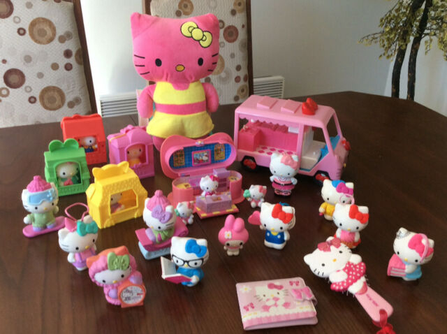 Un Lot De La Série « Hello Kitty» Véhicule Figurines intérieur La Maison De Hello Kitty