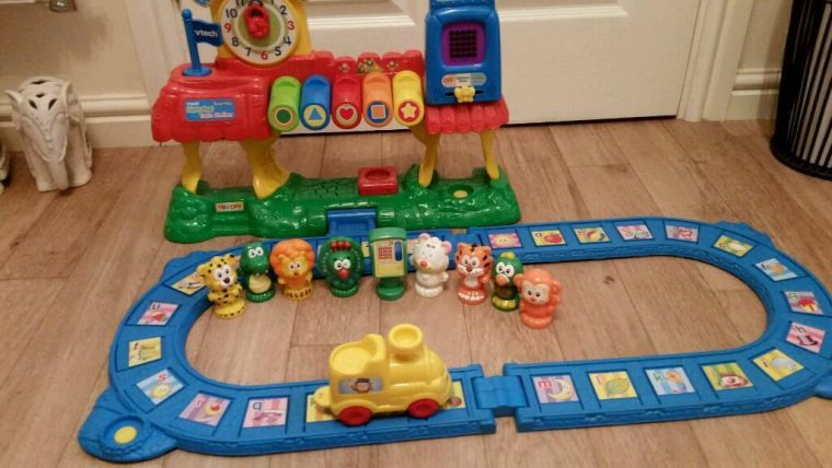 Vtech Smartville Alphabet Train Station  In Gorseinon dedans Alpabet Train