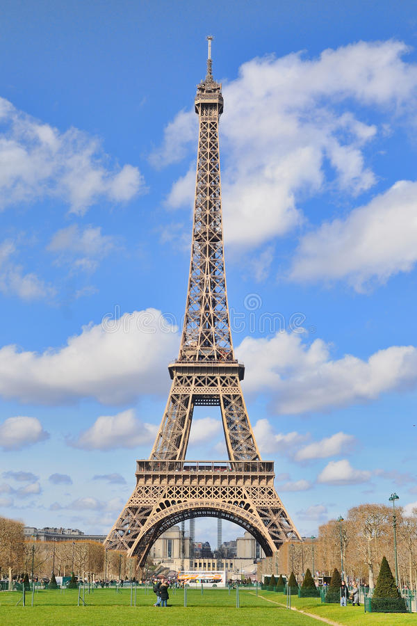 Vue De Lumière Du Jour De Tour Eiffel (Visite Eiffel De La serapportantà Photo De La Tour Eiffel A Imprimer