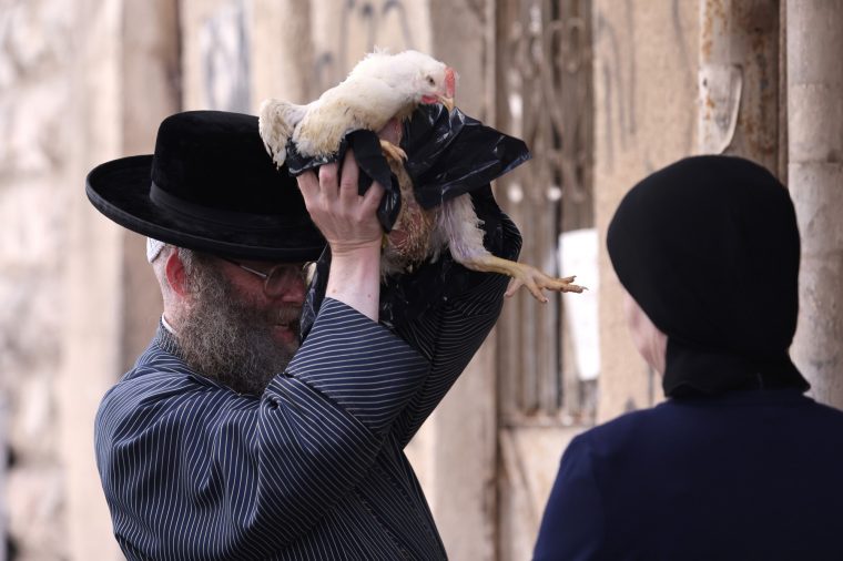 Yom Kippour 2020 : Qu'Est-Ce Que Le Rite Des "Kapparot pour Fete Kippour