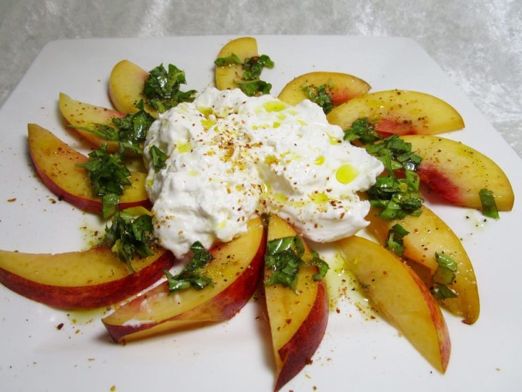 burrata mit fenchelsalat und zitrusfrüchten