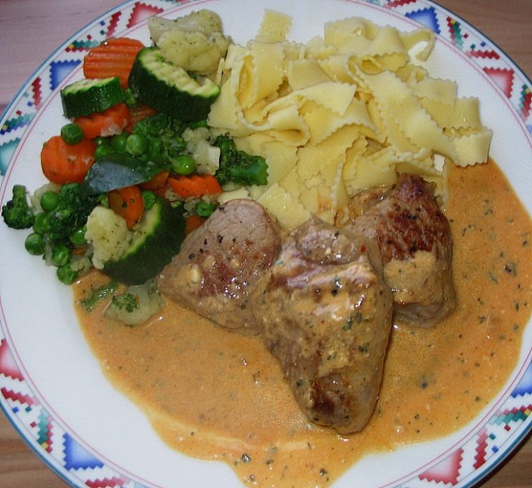 schweinefilet in grüner pfeffersauce