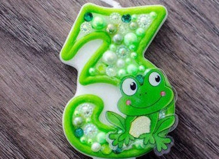 Bougie Danniversaire Sur Le Thème Grenouille Verte  3  Etsy encequiconcerne 3 Grenouilles