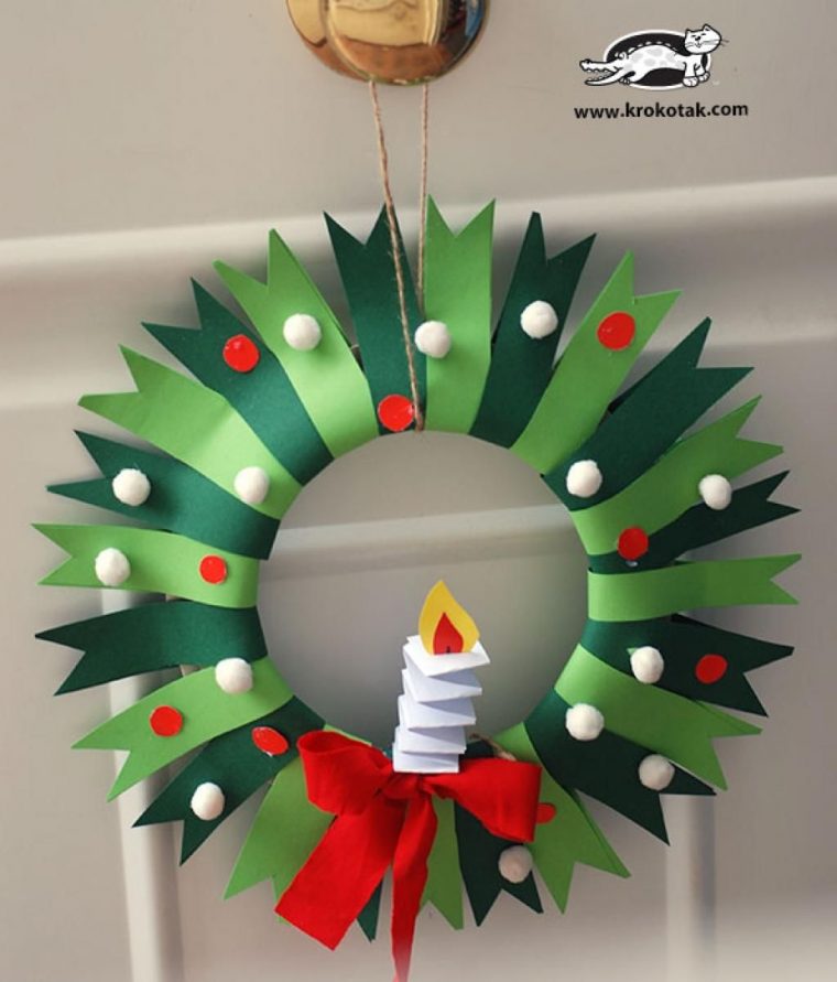 Bricolez Une Magnifique Couronne De Noël Avec Les Enfants, À Partir D pour Decoration De Noel Pour Enfant