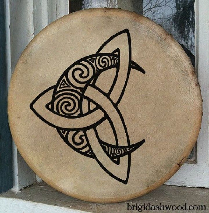 Celtic Knots Inside Moon Tattoo Design Photo - 3  Uage Celtique encequiconcerne Dessin Celte 