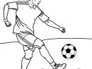 Coloriage Foot - Coloriage Footballeur À Imprimer Gratuit encequiconcerne Dessin Foot