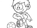Coloriage Petit Garçon Qui Joue Au Football À Imprimer pour Dessin A Imprimer Pour Garçon