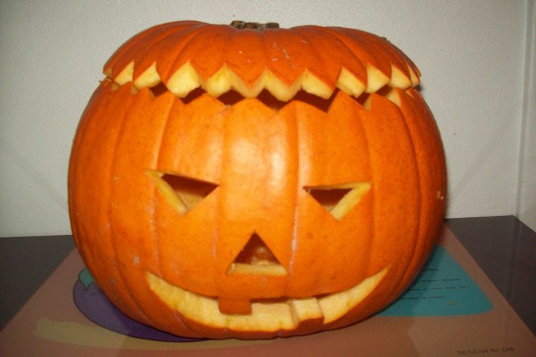 Comment Faire Une Citrouille – Lanterne Pour Halloween  – Mes concernant Decoupe Citrouille Halloween