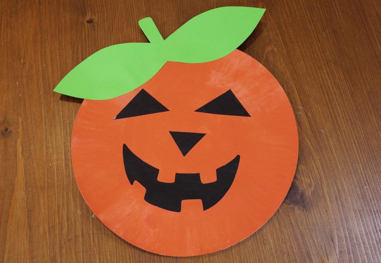 Diy Comment Faire Un Bricolage Halloween Avec Assiette En Carton à Bricolage Halloween Pour Tout Petit