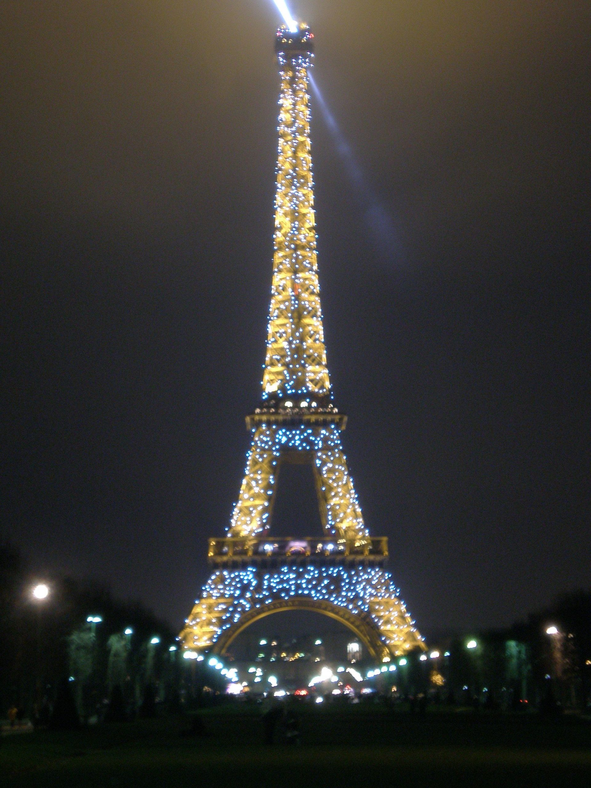 Faites Grandir La Tour Eiffel !  Tour Eiffel, Eiffel, Peniche destiné Tour Eiffel Photos Gratuites