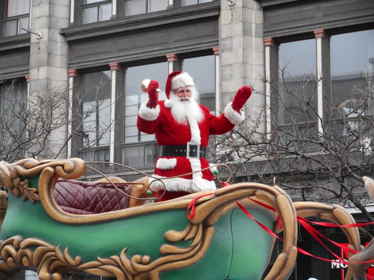 File:defile Du Pere Noel, Montreal, 2014 – 336 – Wikimedia Commons tout Perenoel