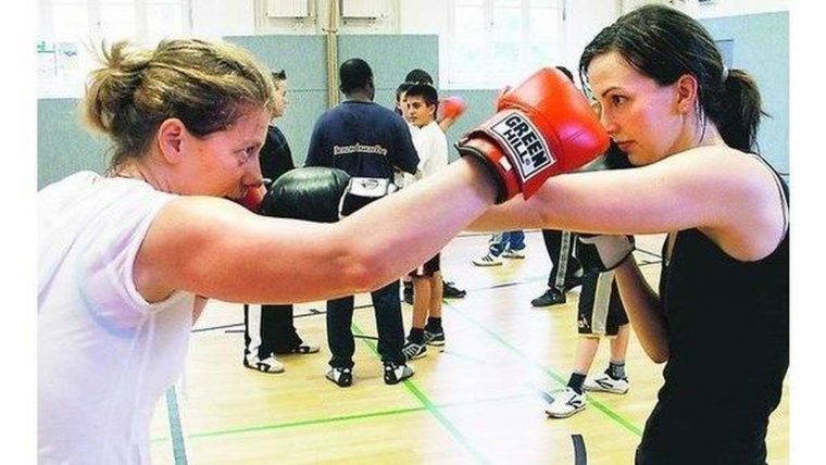 kurzer haken beim boxen