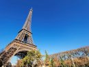 La Célèbre Tour Eiffel À Paris En Automne  Photo Gratuite encequiconcerne Tour Eiffel Photos Gratuites