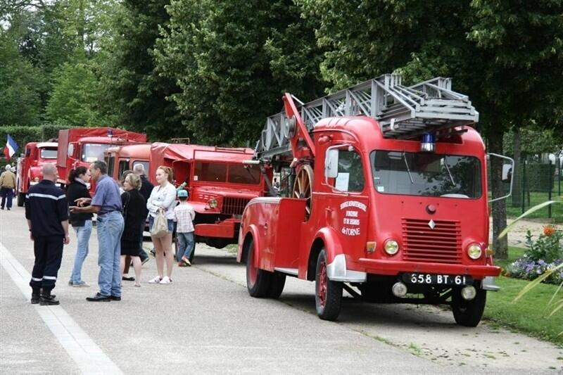 L&amp;#039;Exposition De Vieux Camions De Pompiers A Du Succès À Alençon encequiconcerne Photos De Camion De Pompier 