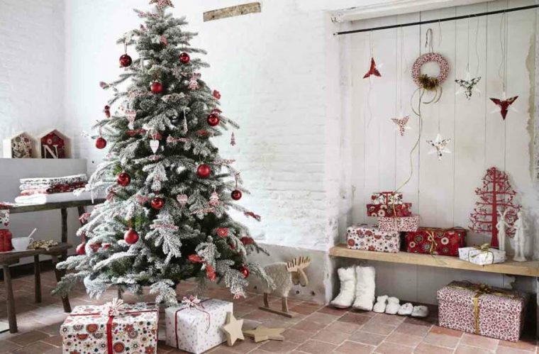 Noël : Comment Bien Décorer Son Sapin ? –  Actuelle serapportantà Sapin De Noel À Décorer