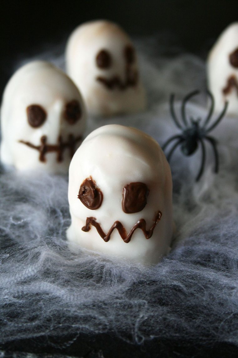 Petits Gâteaux Fantômes Pour Halloween (Recette Avec Étapes) – Passion encequiconcerne Fantome Halloween