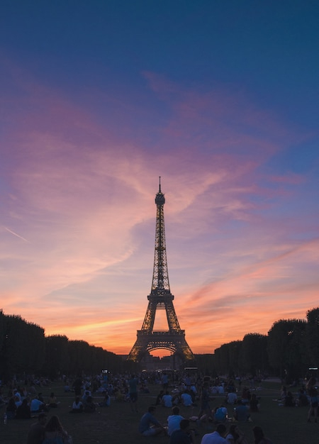 Silhouette D&amp;#039;Une Tour Eiffel À Paris, France Avec De Beaux Paysages De tout Tour Eiffel Photos Gratuites 