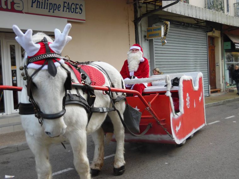 Traineaucalèche Du Père Noël – Mes Scènes De Stars concernant Traineau Noel